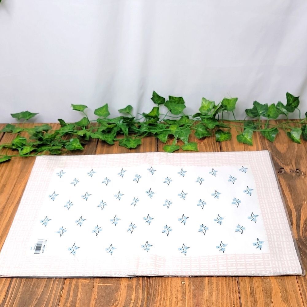 To The Market. White and Blue Floral Patterned Place Mats. Set of 4. NWT.